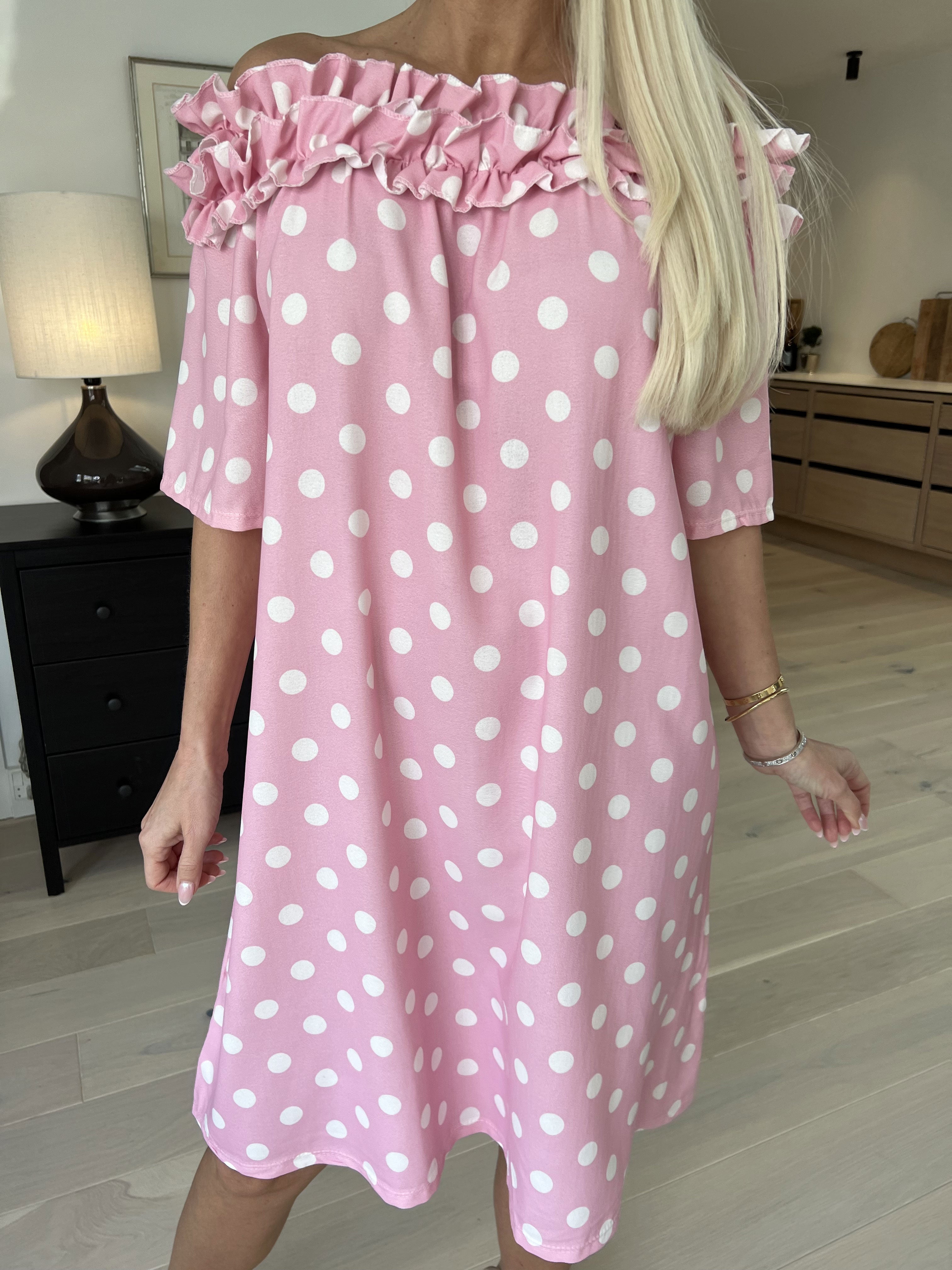 Chili Sleeveless Dress Dot - Kjole med prikker og flæser